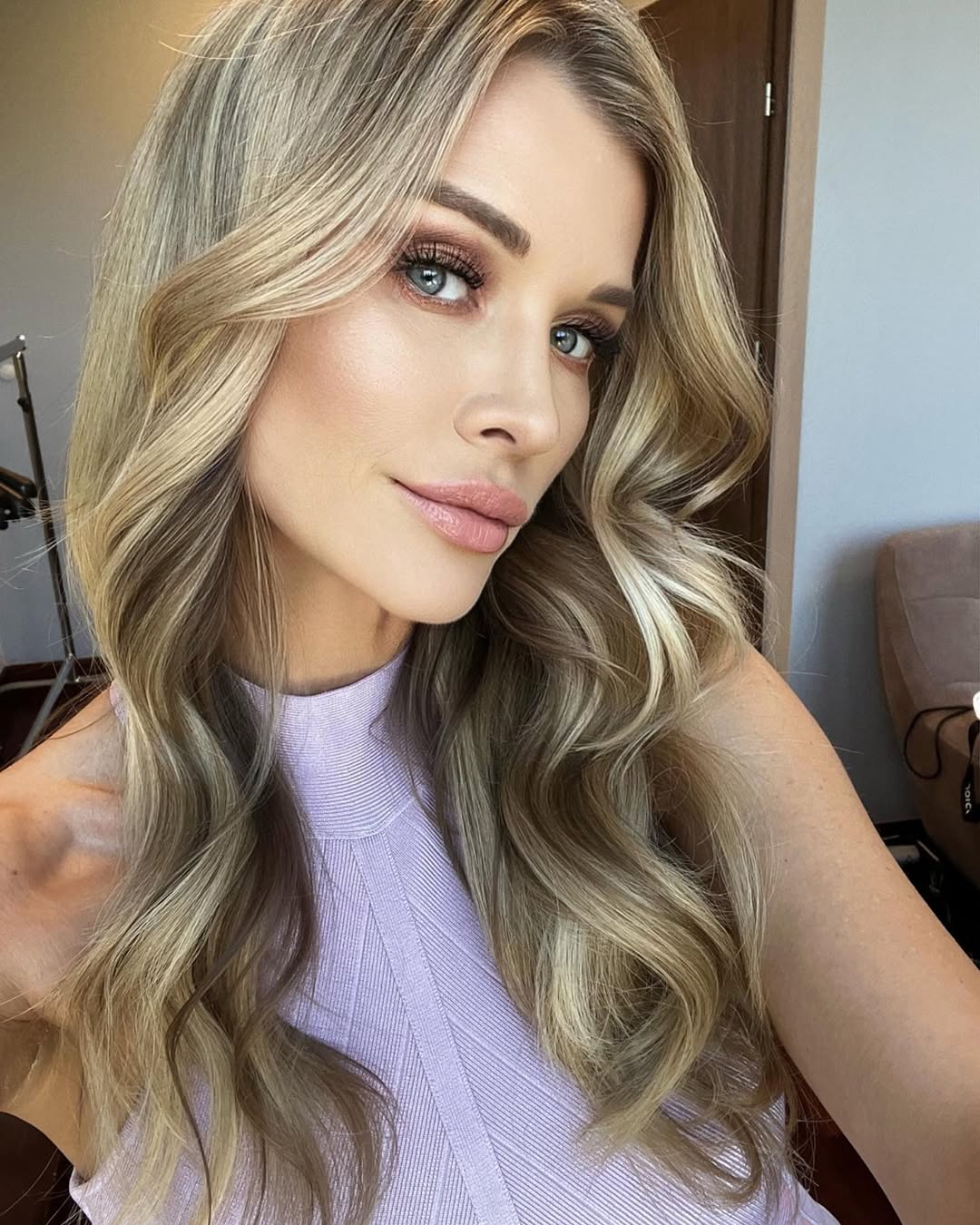 Joanna Krupa w seksownej bieliźnie promuje swoje rajstopy. Znany polityk skomentował jej post